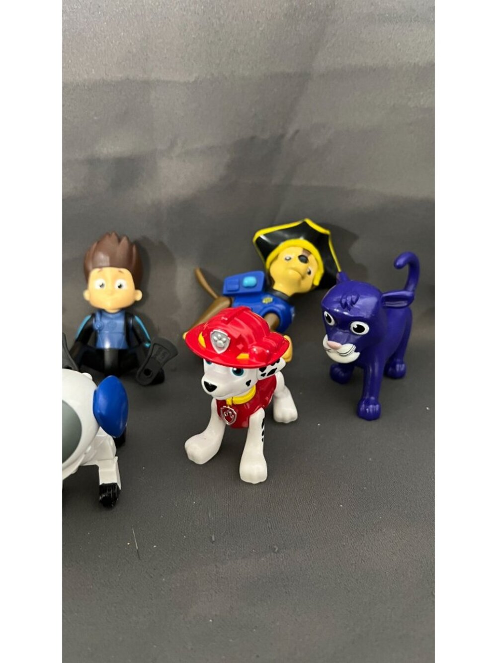 Paw Patrol Action Figures Bundle Of 7 Characters & Rescue Pups - Picture 2 of 4